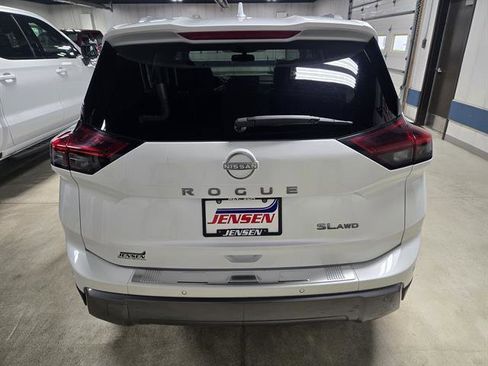 Used 2024 Nissan Rogue SL w/ SL Premium Package AWD/4WD image 5