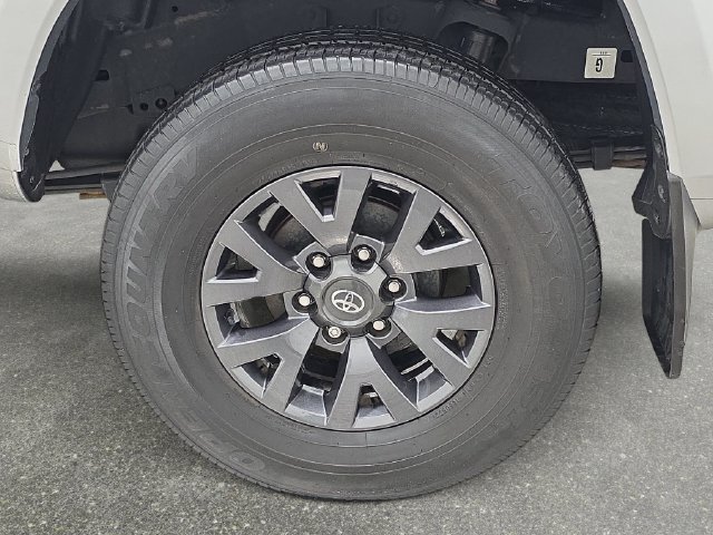 Certified 2022 Toyota Tacoma SR5 AWD/4WD image 27