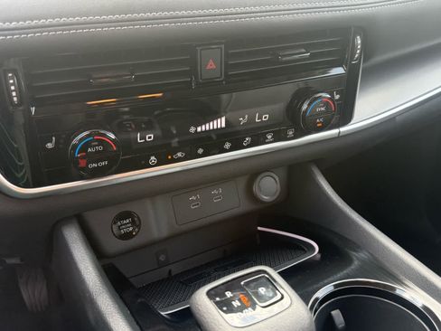 Used 2026 Nissan Rogue SL FWD image 19
