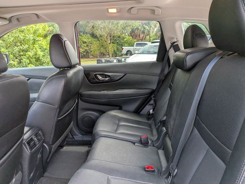 Used 2018 Nissan Rogue SL w/ Premium Package image 15