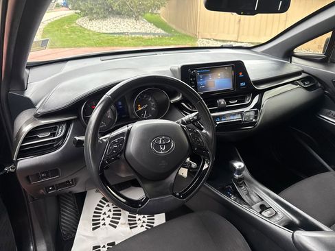 Used 2018 Toyota C-HR XLE FWD image 14