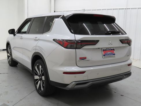 New 2026 Mitsubishi Outlander SE FWD image 6