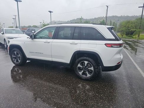 Used 2023 Jeep Grand Cherokee 4WD 4xe image 5