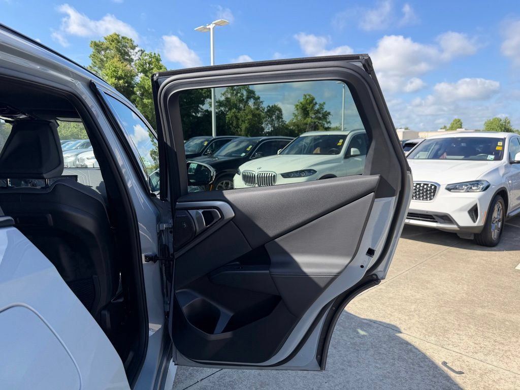 Certified 2026 BMW X3 xDrive30i w/ M Sport Package AWD/4WD image 24