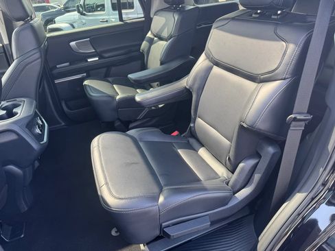 Used 2025 Ford Expedition Platinum AWD/4WD image 6