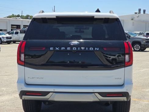 Used 2025 Ford Expedition Max Platinum AWD/4WD image 3