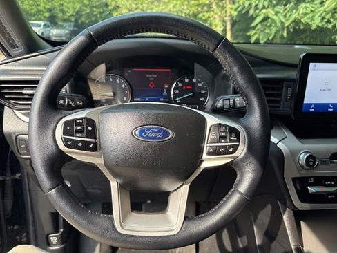 Used 2021 Ford Explorer XLT image 23