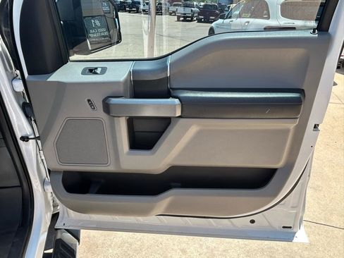 Used 2016 Ford F150 XLT w/ Equipment Group 302A Luxury AWD/4WD image 16