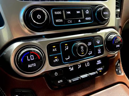 Used 2018 Chevrolet Suburban Premier AWD/4WD image 29