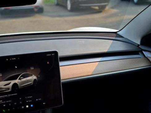 Used 2022 Tesla Model 3 Long Range AWD/4WD image 25