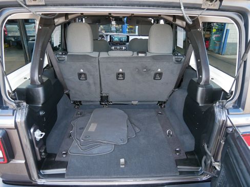 Used 2024 Jeep Wrangler Sport S image 18