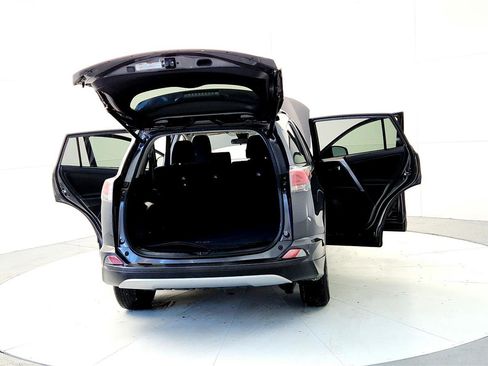 Used 2018 Toyota RAV4 XLE image 11