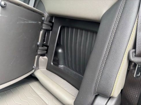 Used 2024 Chevrolet Silverado 1500 ZR2 image 31