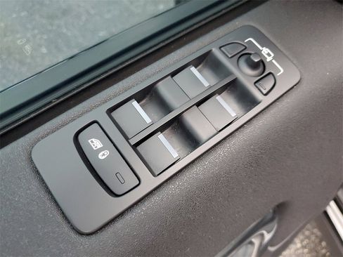 Used 2017 Land Rover Discovery Sport HSE image 17