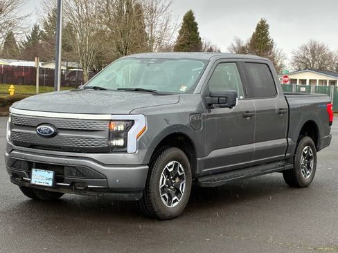 Used 2022 Ford F150 Lightning XLT image 3