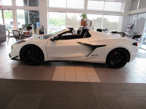 Used 2024 Chevrolet Corvette Z06 image 2
