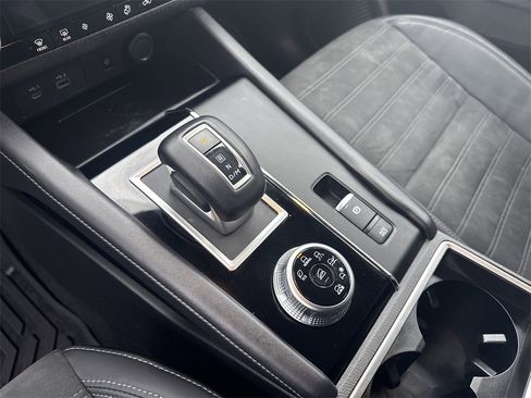 Used 2023 Mitsubishi Outlander SE image 29