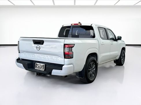 Used 2025 Nissan Frontier SV w/ SV Convenience Package RWD image 4