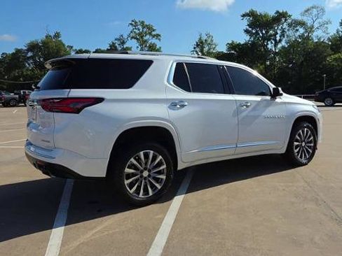 Certified 2023 Chevrolet Traverse Premier FWD image 8