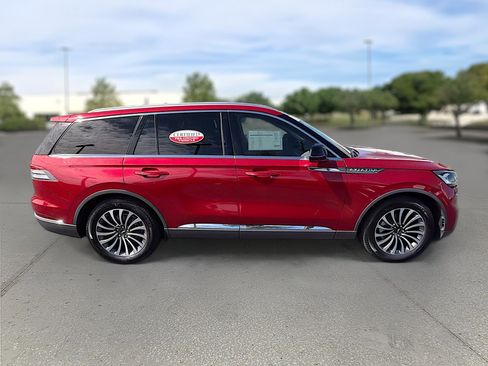Used 2020 Lincoln Aviator Reserve w/ Equipment Group 201A image 8