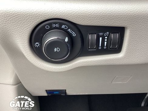 Used 2024 Chrysler Pacifica Touring-L FWD image 26