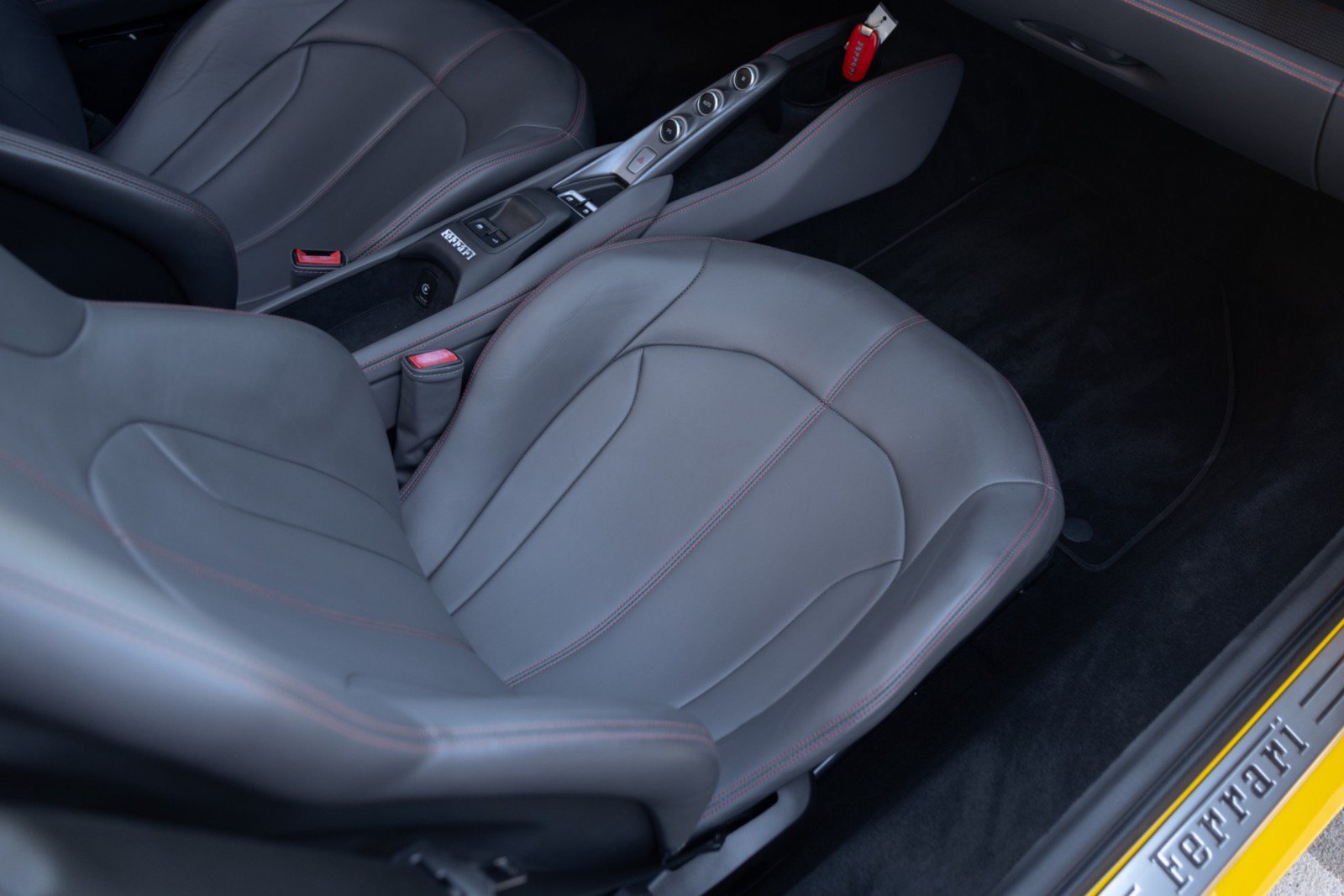 Used 2022 Ferrari F8 Tributo RWD image 63