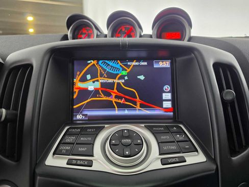 Used 2018 Nissan 370Z Touring RWD image 22