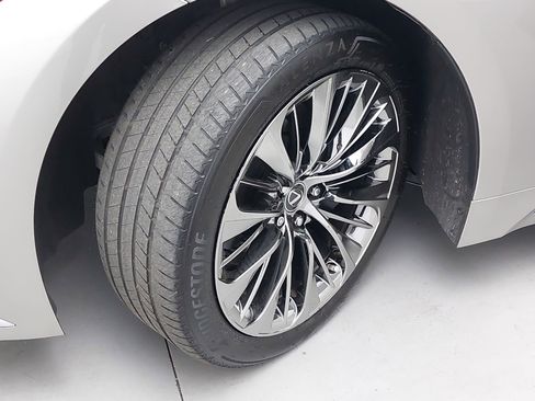 Used 2021 Lexus LS 500 500 Base w/ Accessory Package (Z2) image 33