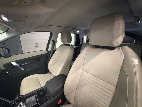 Used 2020 Land Rover Discovery Sport SE image 16