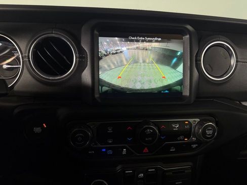 Used 2023 Jeep Wrangler Unlimited Sahara AWD/4WD image 19
