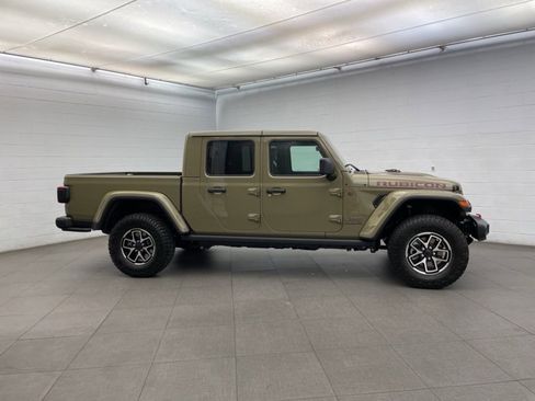 New 2025 Jeep Gladiator Rubicon w/ Convenience Group image 2