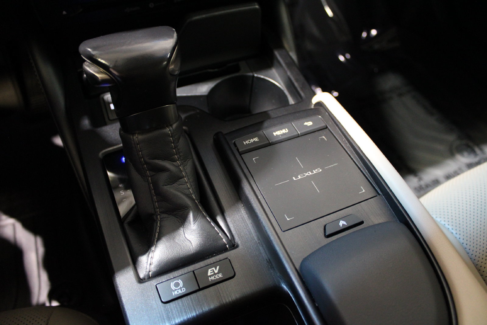 Used 2020 Lexus ES 300h w/ Premium Package FWD image 36