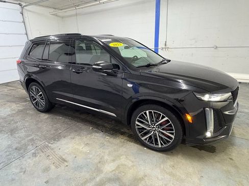 Used 2022 Cadillac XT6 Sport image 2