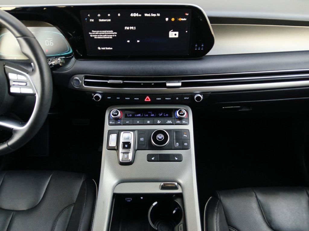 Used 2025 Hyundai Palisade SEL FWD image 3