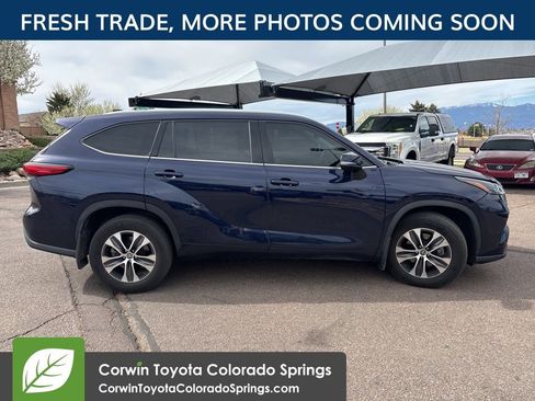 Used 2022 Toyota Highlander XLE image 8