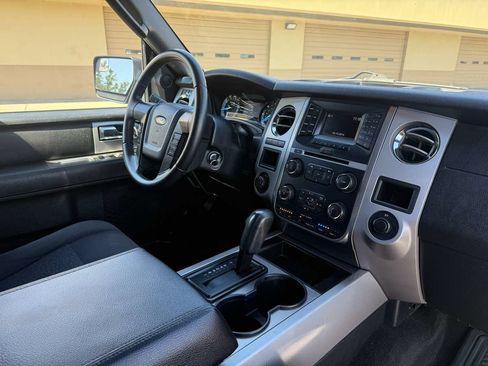 Used 2017 Ford Expedition XLT AWD/4WD image 17