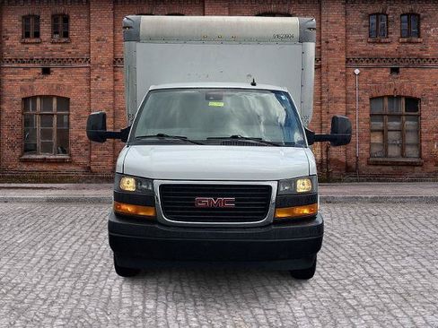 Used 2021 GMC Savana 3500 Extended w/ Power Convenience Package RWD image 2