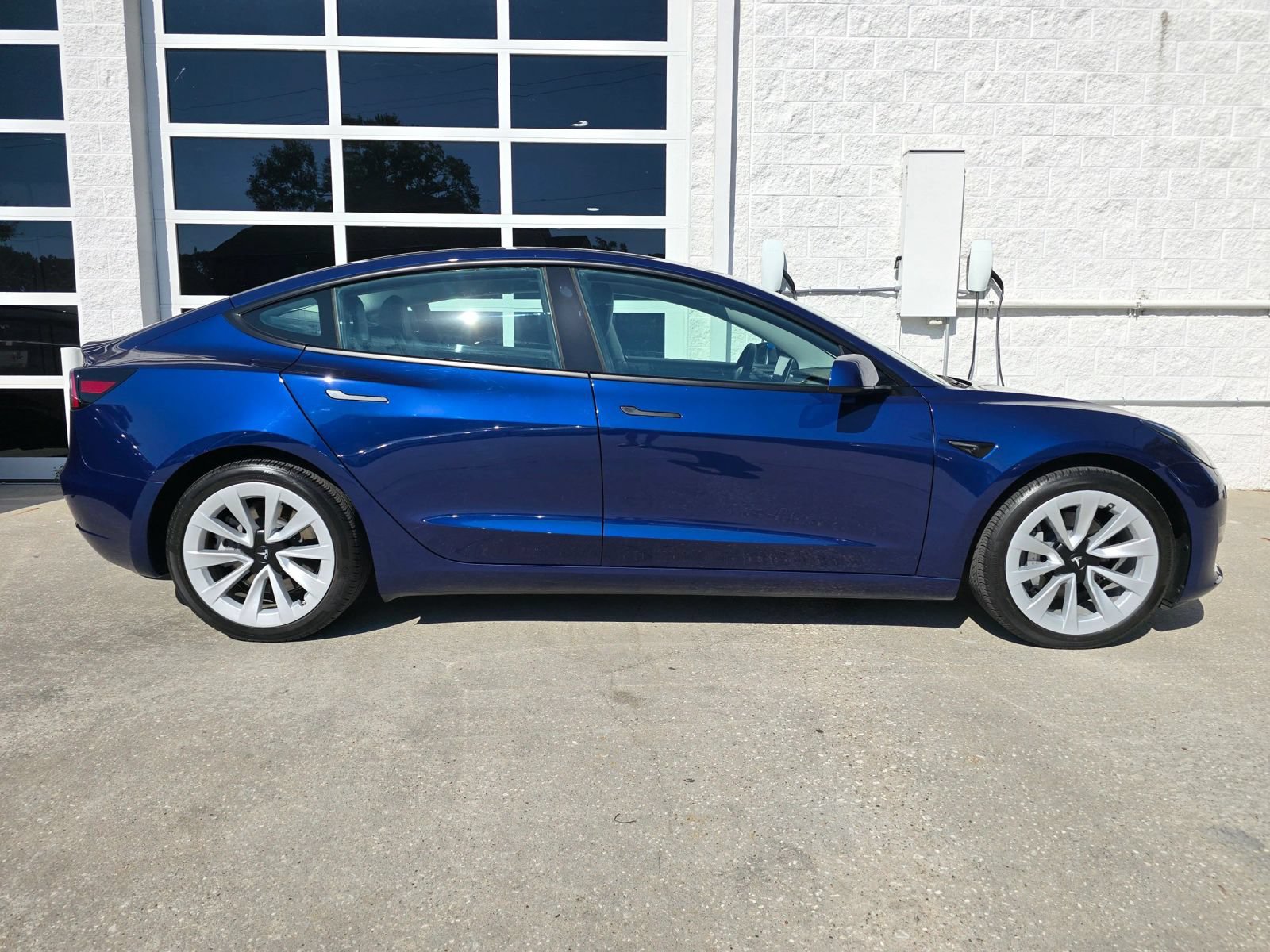 Used 2023 Tesla Model 3 Standard Range RWD image 3