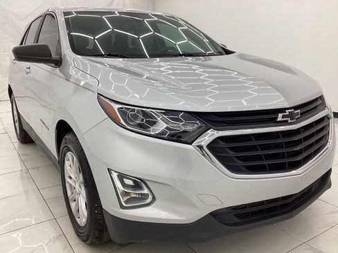 Used 2021 Chevrolet Equinox LS image 3