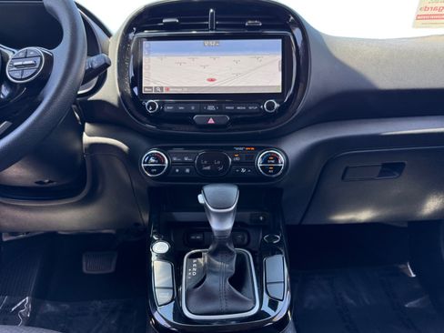 Used 2023 Kia Soul S FWD image 11