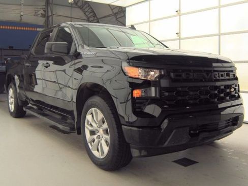 Used 2025 Chevrolet Silverado 1500 Custom image 5