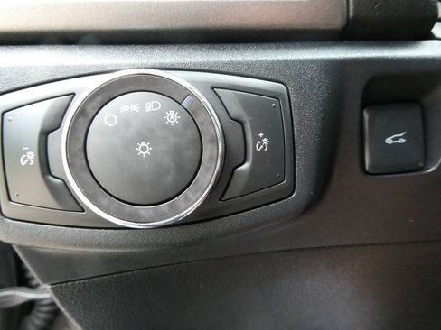 Used 2018 Ford Fusion SE w/ Fusion SE Technology Package FWD image 21
