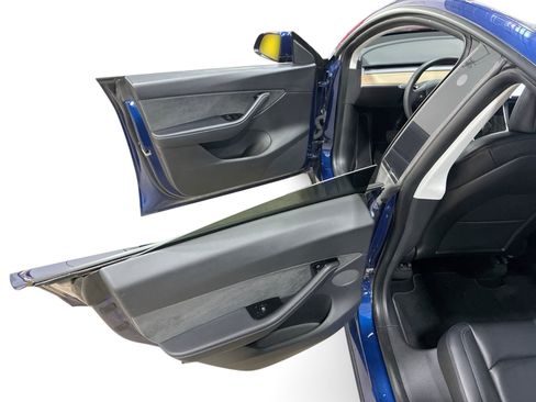 Certified 2021 Tesla Model Y Long Range AWD/4WD image 19