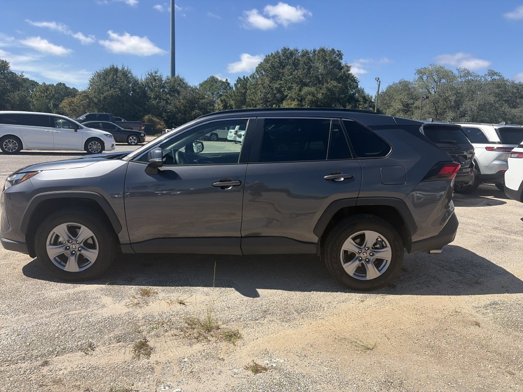 Used 2025 Toyota RAV4 XLE FWD image 3