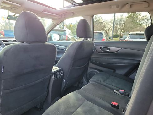 Used 2016 Nissan Rogue SV w/ SV Premium Package image 15