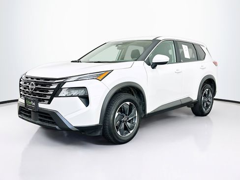 Used 2025 Nissan Rogue SV image 3