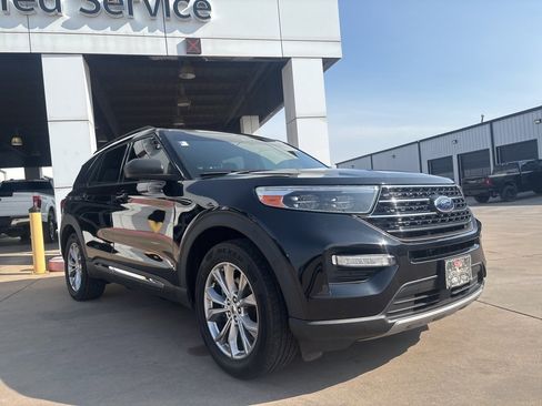 Used 2020 Ford Explorer XLT w/ Equipment Group 202A image 1
