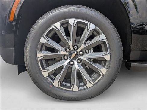 New 2025 Chevrolet Suburban High Country image 10