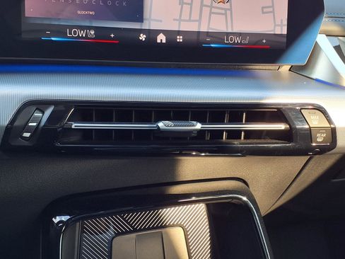 Used 2025 BMW X1 xDrive28i w/ Premium Package image 21