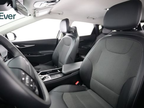 Used 2025 Kia EV6 Light w/ Light LR Technology Package image 4